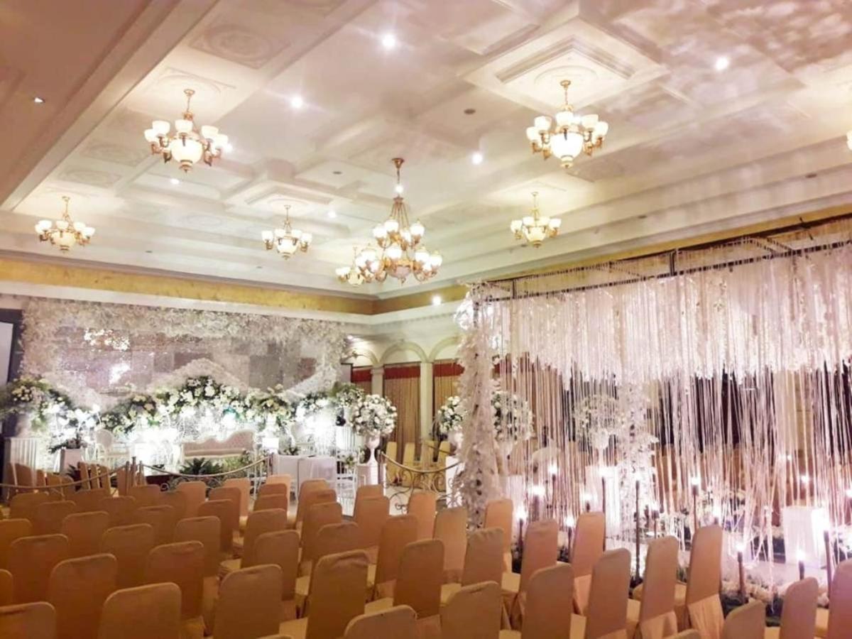 The Grand Palace Hotel Malang Extérieur photo