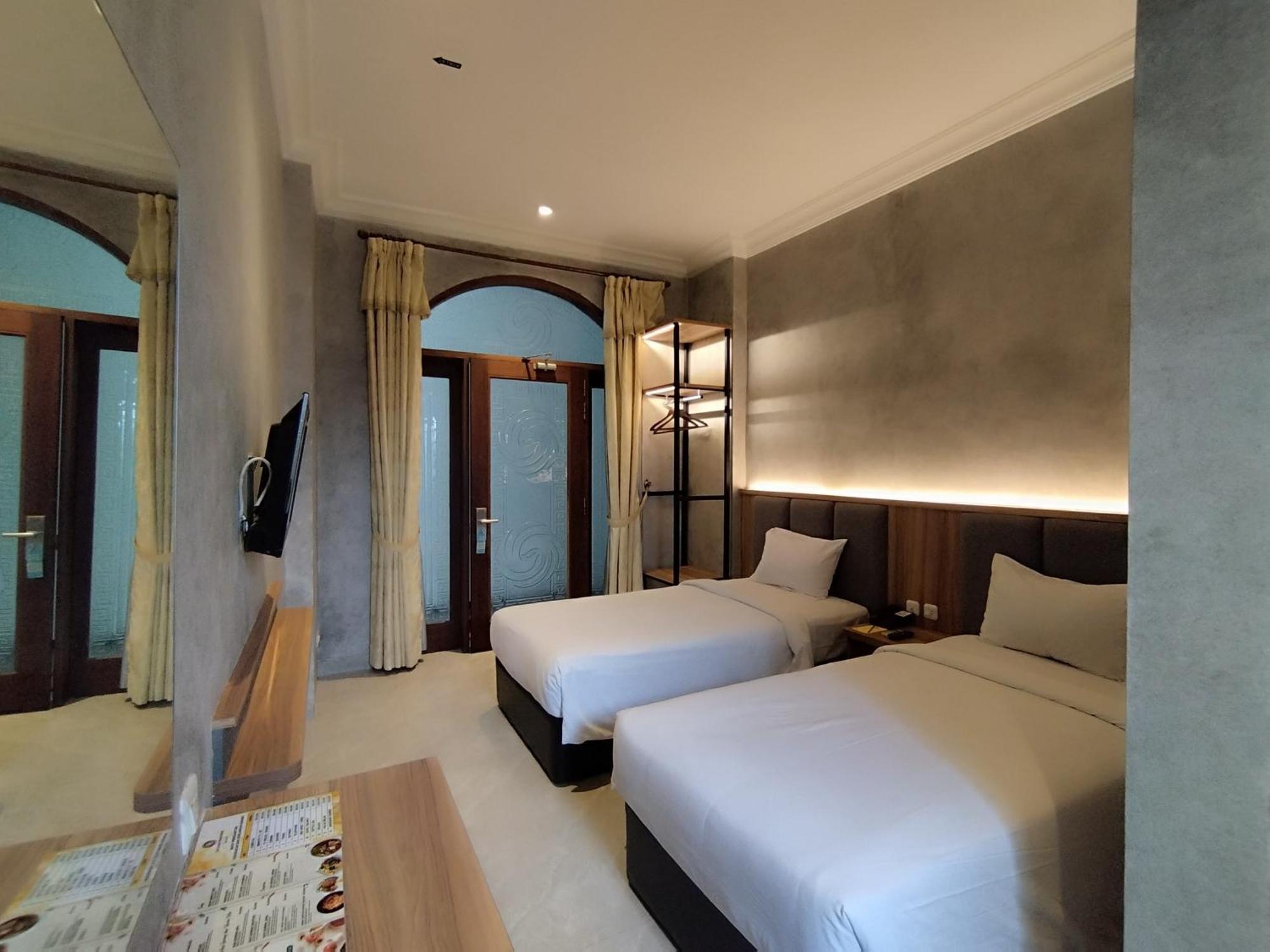 The Grand Palace Hotel Malang Extérieur photo