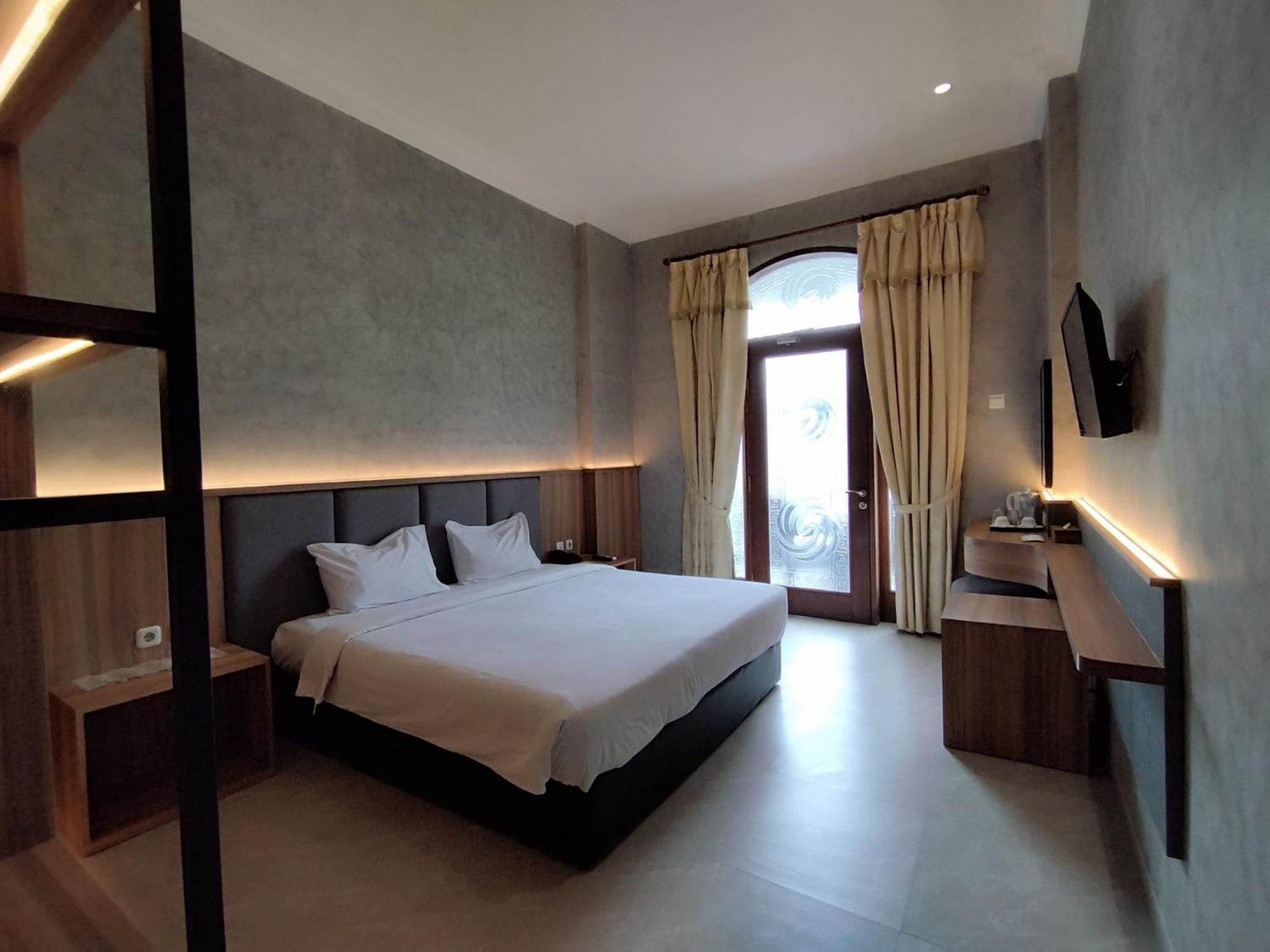 The Grand Palace Hotel Malang Extérieur photo