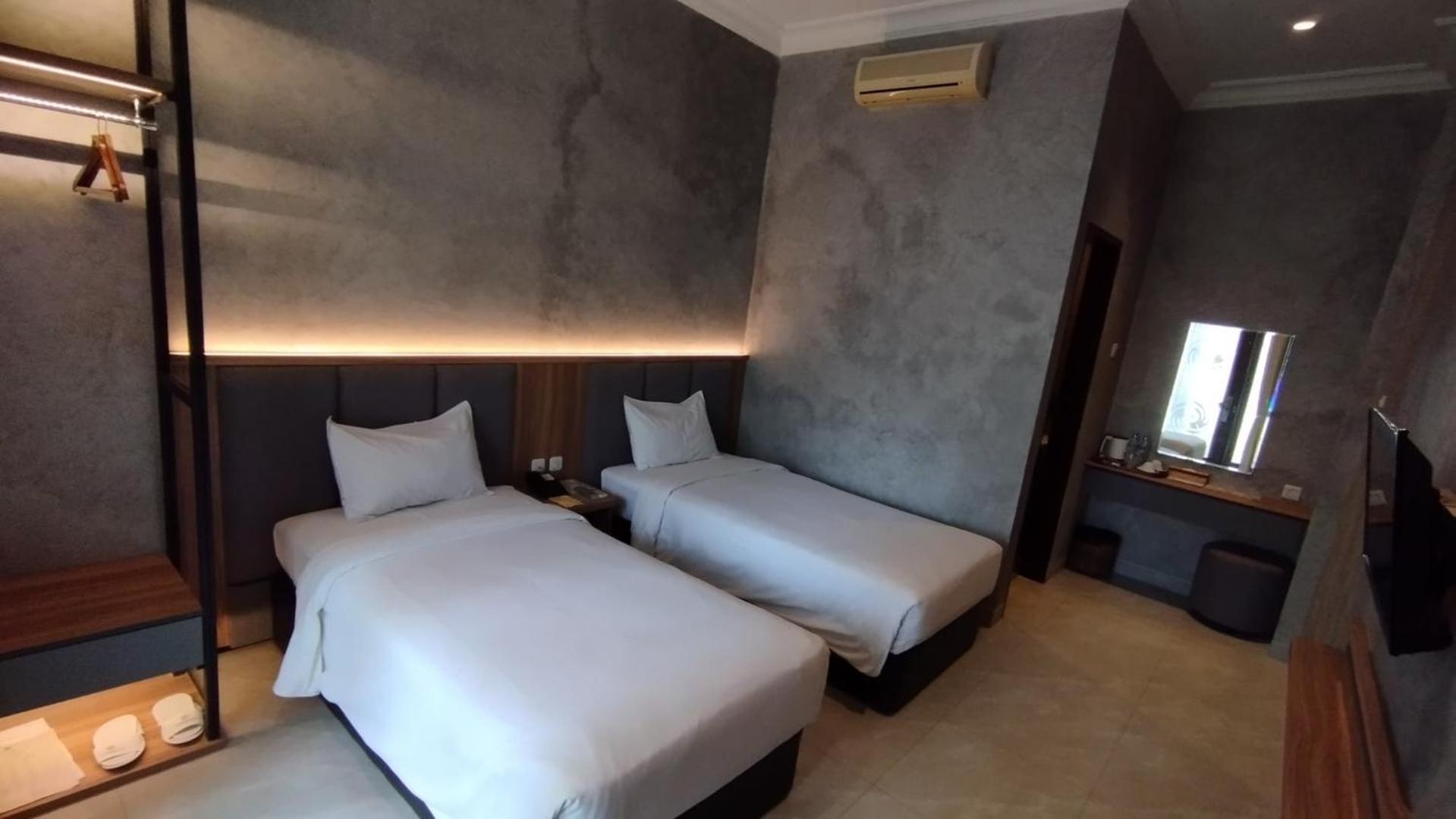 The Grand Palace Hotel Malang Extérieur photo