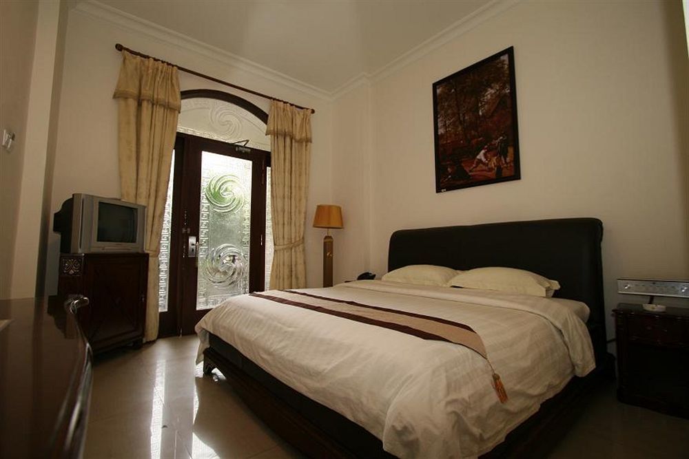 The Grand Palace Hotel Malang Extérieur photo